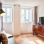 Renovated Charming Apartment, By Timecooler Апартаменти *