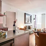 Апартаменти Renovated Charming Apartment, By Timecooler Лісабон