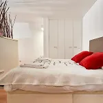 Апартаменти Renovated Charming Apartment, By Timecooler *