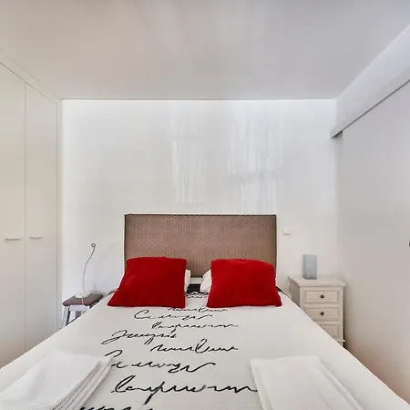 Renovated Charming Apartment, By Timecooler Лісабон