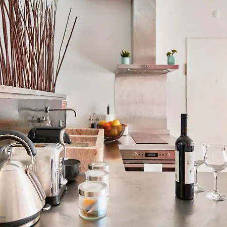 公寓 Renovated Charming Apartment, By Timecooler