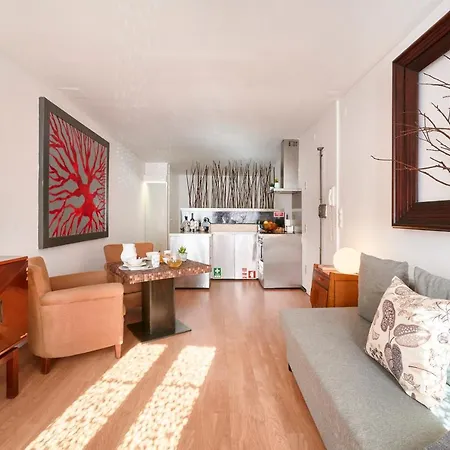 Renovated Charming Apartment, By Timecooler