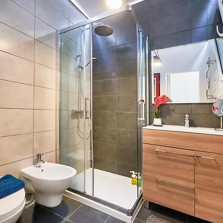 Renovated Charming Apartment, By Timecooler ליסבון