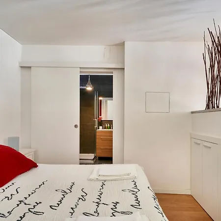 Renovated Charming Apartment, By Timecooler Appartamento *