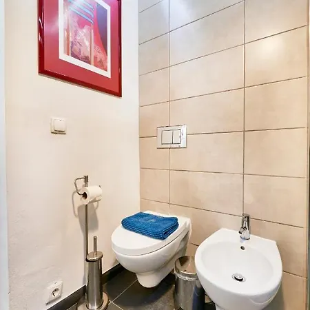 Renovated Charming Apartment, By Timecooler ליסבון