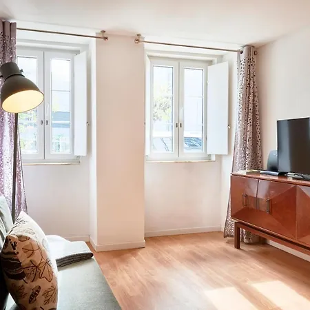 Renovated Charming Apartment, By Timecooler شقة *